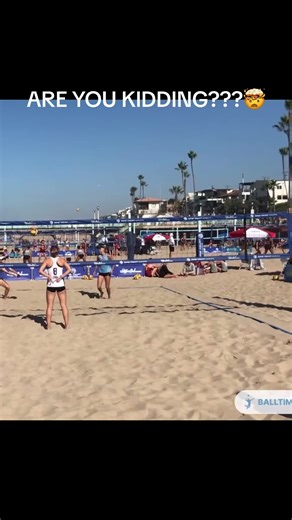 @zoeyhenson with the BOUNCE, @Lauren with the 🧈 #grittybynature #beachvolleyball #universityofwashington @Bounce Beach 💜🐺