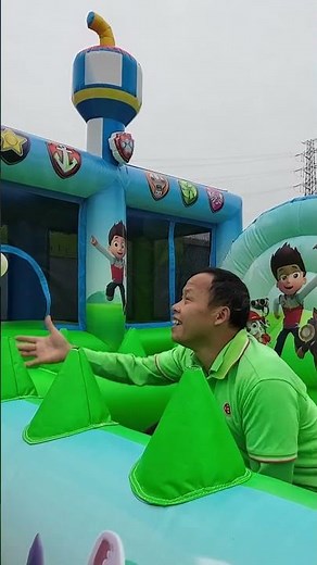 This ball-blowing game is so much fun! #awesome #bouncycastle #fun #inflatable #ballgame