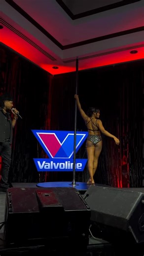 SOPHIA BOYER on Instagram: "Younger me would be so proud! 🥹 2025 is ending on such a high note. Sharing a few of my favorite snippets from my performance with @alancave, an artist I used to listen to as a child and I got to become his muse on stage. Feeling grateful for the ability to move my body, to inspire others, for all the love and support in the DMs, on and backstage, and the energy from the crowd. This one’s for the people who make my art possible by making space and time for me to brin