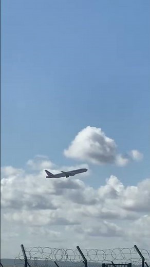 Décollage d’un avion American Airlines #avion #aviation #aeroport #décollage