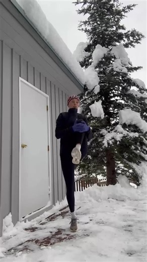 Hettas on Instagram: "Simple pre-run exercises Dynamic warm-ups = faster, safer, stronger miles Dynamic stretching (active movements) is best to increase blood flow and prepare muscles for running. Save static stretching (holding poses) is ideal for your post-run cool down to improve flexibility. 💾Save this for your next run ↗️ Share with a runner who skips their warm-up 👟 Follow @wear_hettas Research driven. Performance-driven. Footwear design from female biomechanics."