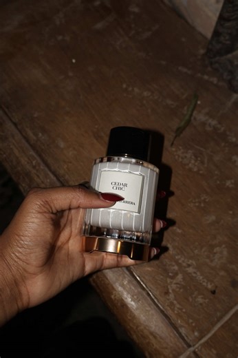 when a male stylist touches your hair>> @Styledbymide Dubai stylist is the man I go to when I need a good hair install. My makeup was done by @Makeup artist in Dubai 🇦🇪 We finished within an hour. How did the glam team do ? #dubai_dxb_uae #dubaistylist #makeup #makeupartistindubai