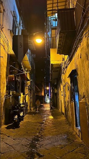 🇮🇹 Walking Through the Streets of Napoli – Pure Italian Vibes! 🏙️✨ #napoli #italy