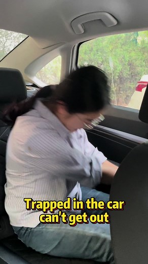 Emergency! How to escape from being trapped in a car #driving#car#tips#manual#learncar#skills#carsoft#mechanic