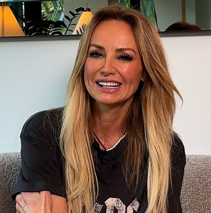 « Ça a commencé très mal pour toi, mais ça va bien se finir terminer, t’inquiète. » Pour neo, la célèbre mannequin Adriana Sklenarikova- Karembeu Official a accepté de se confier sur son enfance. 👩✨ | Neo