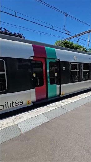 Passage d'une UM de MI84 et MI79.📍 Les Baconnets (RER B)#RERB #RER #RATP #train #trainspotting