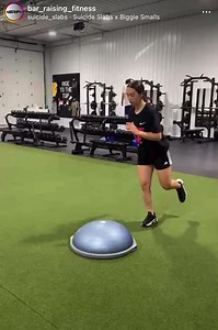 Injury Prevention Training: put the body in positions that simulate impact that you may encounter during a game. In this case we are focusing on knee and ankle strength/stability. - - Athlete: @mkking228 - - #RiseToTheTop #BarRaisingBuilt #kneepain #anklemobility #kneestrengthening #kneestability #anklestability #anklestrength #injuryprevention #injurypreventiontraining #basketballtraining #sportsperformance #sportsperformancetraining | Bar Raising Fitness