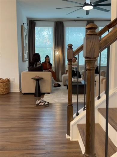 When Shayla and Delicia realize that Honey Pot has switched up… #kountrywayne #tvfilm #skit #comedy #viral #comedia