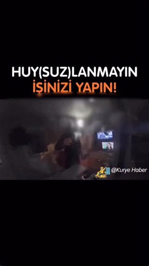 Moto Kurye Haber-Yorum on Instagram: "HUYLANDIM SENDEN İÇERİ GİRMEYECEKSİN!!! İstanbul Üsküdar Bulgurlu’da Ekşioğlu Elvankent Sitesi’nde güvenlik görevlisinin kuryeye davranışı tepki çekti. Motosikletin yasak olduğu sitede kurye “bu soğukta yürüyemem” demesi ile başlayan tartışma da müşteri siparişin güvenliğe bırakılmasını söylemesine rağmen güvenlik keyfi davranışlar sergiledi. “Bi daha bu siteye gelme”, “seni bir daha buraya almayacağım”, “plakanı aldım seni bir daha içeri almayacağım” laflar