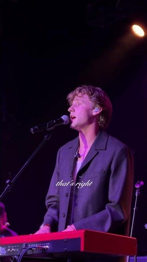 New sensation live 🪩🕺 #groovy #concert #music #bedroompop #newmusic #soul #livemusic