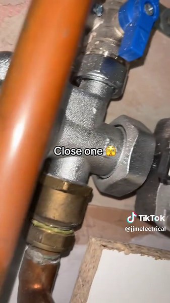 Navigating Electrical Jobs: A Day in the Life of an Electrician