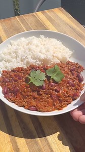 19K views · 663 reactions | How to make Chilli Con Carne  Ingredients 1 Large onion 1 Red pepper 1 Large Chili 3 Cloves of garlic 1.5 Tsp Paprika (Not smoked) 1.5 Tsp ground cumin 1 8th Tsp hot chilli powder (half tsp for spicy) 500g mince beef 1 Can chopped tomatoes 2 Tbsp tomato pure 300ml or 1.2 cups beef stock 1 Tsp marjoram 1 Tsp sugar or few pieces of chocolate 1 Can red kidney beans #howto #food #chili | Lets Eat | Facebook