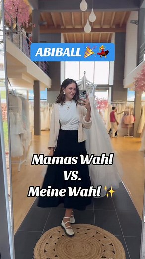 ABIBALL 🧚🏻‍♀️ Shopping mit Mama 😜 ➡️ Ihre Wahl VS. Meine Wahl Welches Kleid ist dein Favorit? PS: beide Traumkleider sind aus der neuen Kollektion 2026 ✨🎉 _______________________________ Abiball, Abschlussball, Hochzeit, oder eine Gala 🩷 Bei uns gibt es für jeden Anlass DAS perfekte Traumkleid 😘 ✅ Bei uns sind natürlich auch Sonderbestellungen für Vereine möglich 🤩 Du bist noch auf der Suche nach DEINEM Traumkleid? ➡️ Dann komm bei uns vorbei 🤩🤩🤩 📍 Lärchenweg 2, 94559 Niederwinkling �
