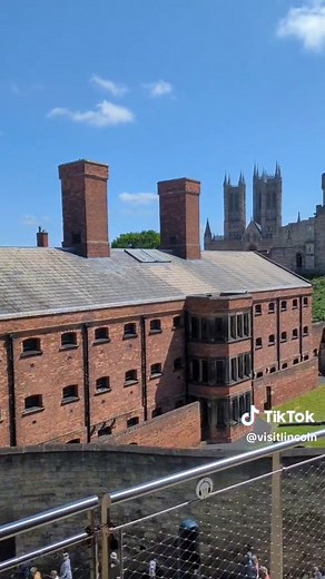 The Medieval Wall Walk at Lincoln Castle 🗝️ Visitors can walk the whole circumference of the walls giving stunning views over Lincoln - including one of the best views of Lincoln Cathedral in the city! An audio guide is available to tell you of the Castle's history and highlight the sites you can see across Lincolnshire from the high vantage points. Find out more at https://www.visitlincoln.com/things-to-do/lincoln-castle #VisitLincoln #LoveLincoln #LincolnCastle #LincolnCathedral #Lincoln #Lin