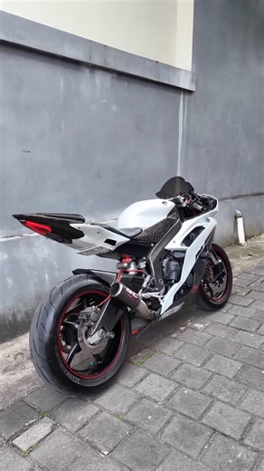 Yamaha R6 Installed SC Project CR-T Exhaust Sound Check #yamahar6 #r6 #r6exhaustsound #custombike