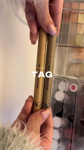 TAGのマルチコントゥアスティックの 01号 ヌードベージュ と 02号 ヌードブラウン🤎⸝꙳.˖ 発色がよくて丸い形のスティックが描きやすい✨ #PR #TAG #タグ #マルチコントゥアスティック #シェーディング #韓国コスメ #プチプラコスメ @TAG 태그