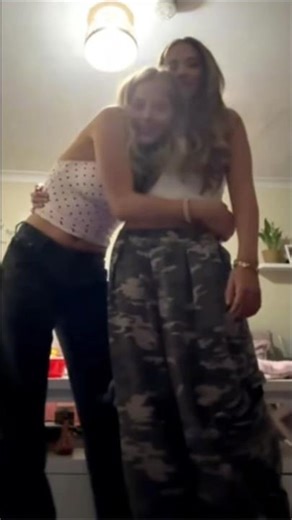 Girl HYPNOTIZED her friend #hypnosis #hypnotized #funny