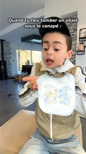 QUAND TU VAS SOUS LE CANAPÉ🛋️🤣#humour #shorts
