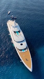 💃🏻LADY LARA The award winning 91m/298’7” motor yacht ‘Lady Lara’ by the German shipyard Lurssen offers flexible accommodation for up to 12 guests in 8 cabins and features interior styling by British designer Reymond Langton Design. With an abundance of space and superlative amenities across her luxurious decks, you’ll be spoilt for choice on a luxury yacht charter aboard Lady Lara. Her features include a dancefloor, beauty salon, spa, elevator, underwater lights, beach club and gym. Follow @ya