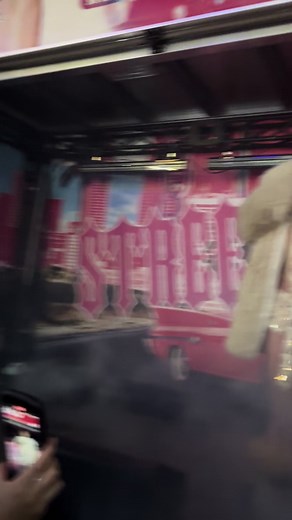 ゲリラ最高すぎた😭😭 テッシュ投げてくれてありがとう🫶🏻🫶🏻最前で見るLANA最高だった💞💞🫶🏻 @LANA #lana #渋谷 #fyp ##ゲリラライブ##20