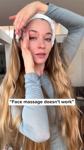 Your face massage will only take you so far if you ignore these 3 things. The Beauty Fascia Method works because it respects that your face doesn’t exist in isolation. There are 3 systems always working together. When you support all three, that’s when real change happens. 🥩🍖🥒🥬🍟🍕What you feed your tissue. Massage brings blood flow to the surface. But that blood needs to carry something worth delivering. Your skin needs amino acids to build collagen. It needs micronutrients to repair and re