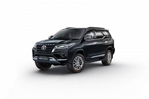Toyota Fortuner Automatic Price - All Automatic Variants with Specifications & Features @ ZigWheels