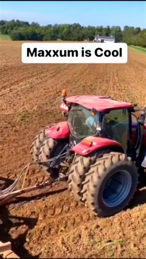 Big case Tractor working in the field #usatractor #casetractor #bigtractor