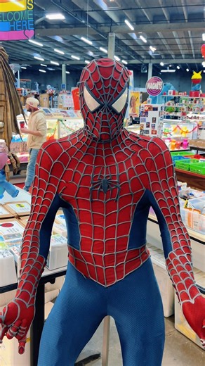 I Visited the Largest Comic Book Store in America 🤯 #shorts #explore