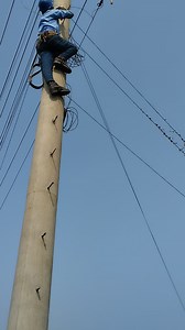 172K views · 984 reactions | Climbing ✌️ Working on 33kv power line #viralreelsfb #reelsfb #viralpage #foryoupage #highvoltage #Lineman #everyone #Hotline #transmissionline | জরুরী বিদ্যুৎ সেবা | Facebook