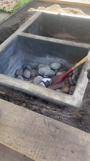 First time experiencing a hungi being cooked in New Zealand. A Hāngi is a traditional New Zealand Māori method of cooking food using heated rocks buried in a pit oven. Definitely not bad for a Kiwi feed! 😜 . . . . . . . . . #NewZealnd #HangiCooking #Cooking #Learning #ReelHangi #Underground #TraditionalHangi #NZHangi #HangiFeast #HangiCulture #HangiRecipe #HangiExperience #HangiTradition