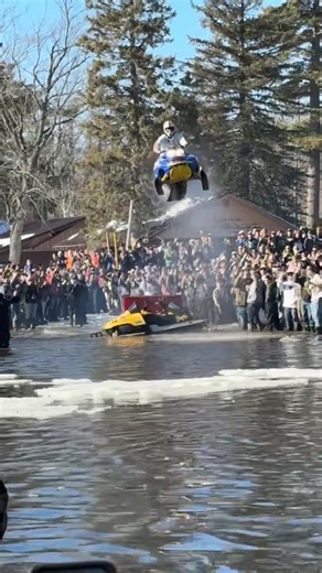 Absolute movie on pickerel lake! #pickerellakejumpin #pickerellake #pickerellakejumpin2026 #wisconsin #fyp