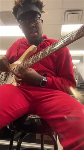 I FINALLY Found a Rickenbacker #rickenbacker #gear #musicstore