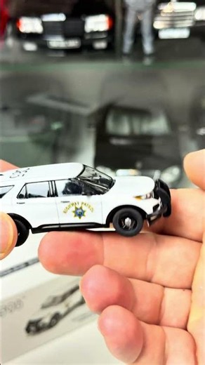 ⚪️ Ford Explorer (Police Interceptor California Highway Patrol) by 596 Models 1:64