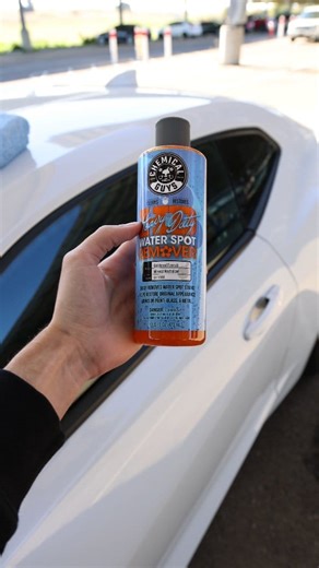 If you're looking for the ultimate solution to those annoying hard water spots that ruin your car's finish or your shower door, then you absolutely need this Heavy Duty Water Spot Remover from Chemical Guys. It's a game-changer for car owners and home cleaners alike. ​I love that this product is a fast-acting gel cleaner designed to quickly eliminate tough mineral deposits and stains from almost any surface. One of my favorite features is how safe it is to use on your car paint, glass, chrome, a