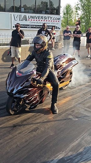 One of the baddest heavyweight grudge rider bike combos out @josh.eubanks is one to follow #grudgelyfe #grudgelyfe4life #grudgebike #grudgescene #motorcycle #grudgerace #motorcyclesofinstagram #fastbikes #dragstrip #swingarm #yomommaslow #gapplebees #rider #grudgelyfenetwork #motorcycledragracing #racebikes #ntgrudgebike #notimes #2wheels #grudge365 #ntgrudgebike #kingsofgrudge (Do not try this at home these are professionals or persons supervised by professionals) | Grudge Lyfe