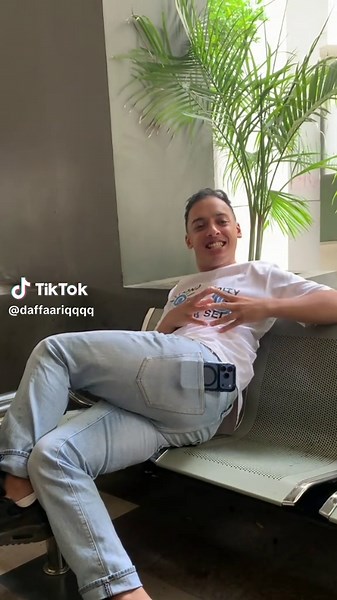 lagi ngobrol sama @Rhasie Batara Putra | apple iphone 17