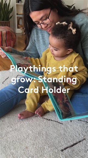 From tummy time to toddlerhood, the Standing Card Holder grows with your child! 🪴 👉Beginning on day one, you can slide the Black and White Card Sets into the holder to keep your baby engaged during tummy time and encourage them to work on visual skills. 👉After their first birthday, try putting family photos in the holder to reinforce your little one’s connection to and recognition of loved ones. 👉Once your child is a toddler, organise the Let’s Map it Out Routine Cards in the holder to help 