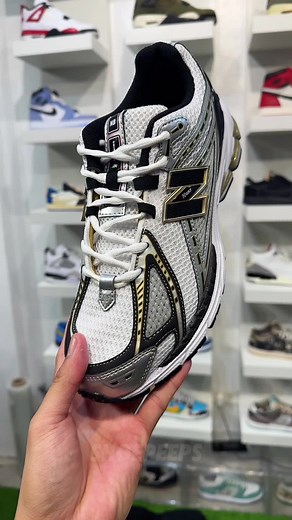 Queen of Tears Sneaker NB1906R: White Metallic Gold