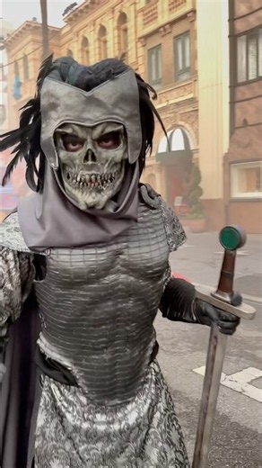 Let’s walk through Sideshow of Decay at Halloween Horror Nights! #universalstudios #hhn