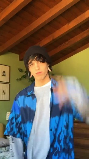 Things to do douring qarantine: learn how to knit and make pink pants ✔️ ✅