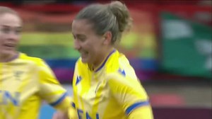 Indiah-Paige Riley with that pinpoint placement for another WSL goal 🎯 #FlyingKiwis | The Niche Cache