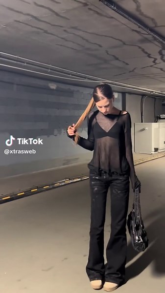 Exploring the Latest Flared Jeans Trends in Fashion