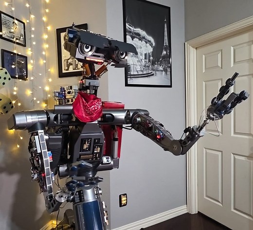 Arm Upgrades!! | Johnny 5 and Friends