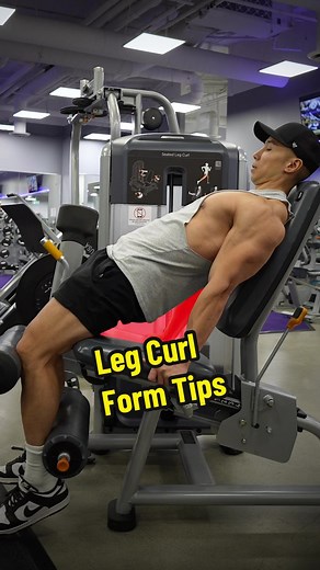 ✅ Leg Curl Form Tips (DO THIS! 1) Adjust the Roller Pad: Position the pad just above your heels, resting on your Achilles tendon (between your heel and calf). Avoid placing it on your calves, as this reduces your range of motion. 2) Set the Lever: Start with your legs fully extended in the highest position you can comfortably manage. This setup ensures you maximize the range of motion. 3) Optimize the Seat Position: Sit upright (or lean slightly forward to place your hamstrings in a more stretch