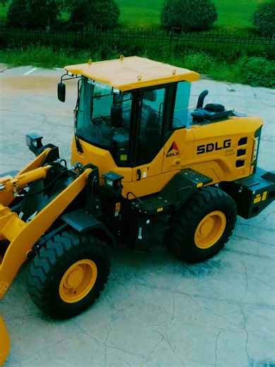 The L935H delivers strong power and fast response with a 3.5-ton rated load, keeping short-distance loading and material handling efficient and smooth. Its high traction and breakout force support quick cycles across ports, construction sites, sand plants, timber yards, and more. Reliable drivetrain components handle demanding work with confidence, while the spacious cab, low noise and vibration, and upgraded LCD display support comfortable operation throughout the day. Finished with the H Serie