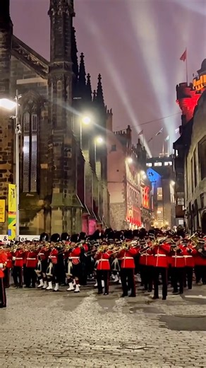 🏴󠁧󠁢󠁳󠁣󠁴󠁿THE ROYAL EDINBURGH MILITARY TATTOO 🏴󠁧󠁢󠁳󠁣󠁴󠁿❤️ An experience like no other,. Show brings together the best of British Military with international performances from a global cast. Presenting emotionally charged entertainment featuring cutting edge lighting, sound and military precision. Save the date: 7/29 august 2026 #edinburgh #visitscotland #edinburghcastle #travel #scotland #viaggiare #travelling #traveller #scotlandexplore #travelblogger #scotlandtravel #ForeverEdinburgh 
