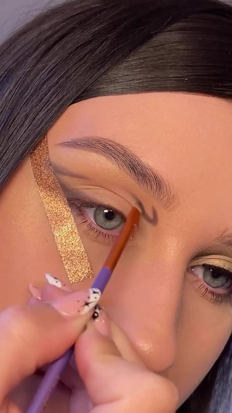 126K views · 987 reactions | how cute is chloeandcosmetics little martini look 朗️ using our Kris pressed powder palette 㮝 kyliecosmetics.com | Kylie Cosmetics | Facebook