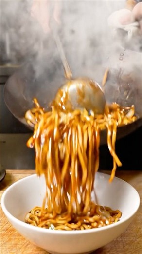 Chow Mein 🇨🇳 | China’s Famous Stir-Fried Noodles #Shorts