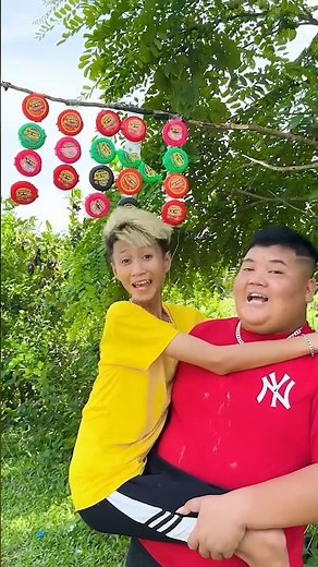 FunFun TV: Hubba Bubba Candy Eating Challenge🍓👀🎁#shots