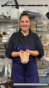 🎙 ELLE à Table s’associe au podcast A Poêle - Le podcast pour vous faire découvrir 48h en avance l’univers d’un cuisinier ou du monde de la restauration. Aujourd’hui, la top cheffe Chloé Charles se dévoile à Julie Gerbet, la plume derrière le micro, à travers une recette. 👉 Un podcast à retrouver en intégralité sur notre site ELLE à Table. | ELLE à table